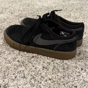 Nike Kids Black and Brown Low-Top Sneakers